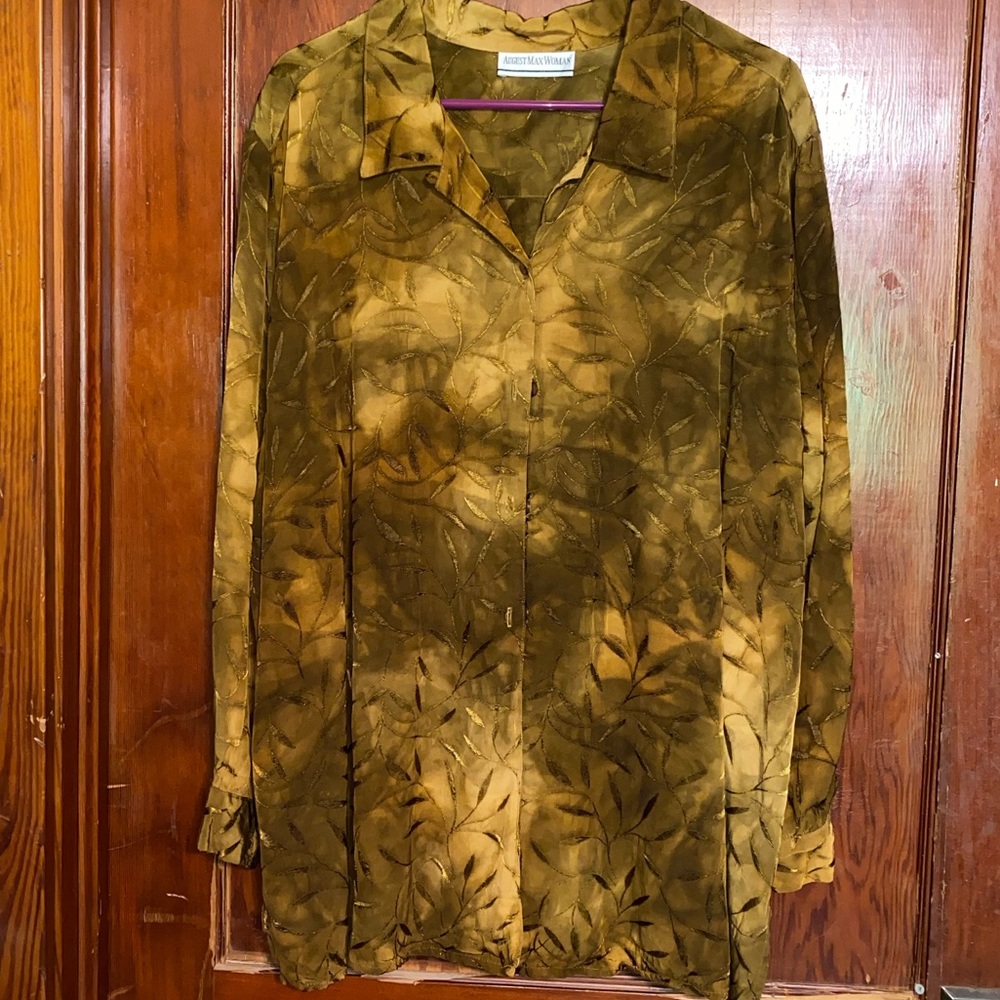 EUC August Max shirt